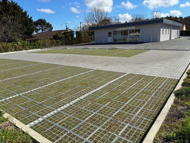 Création parking en dalles alvéolaires béton
